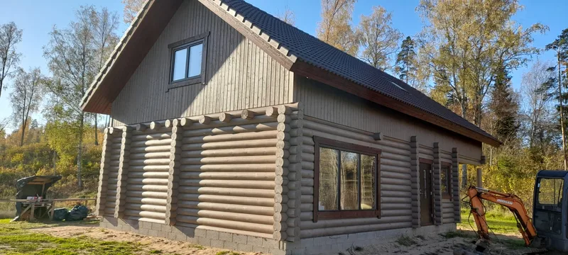 Palkmaja värvimistööd